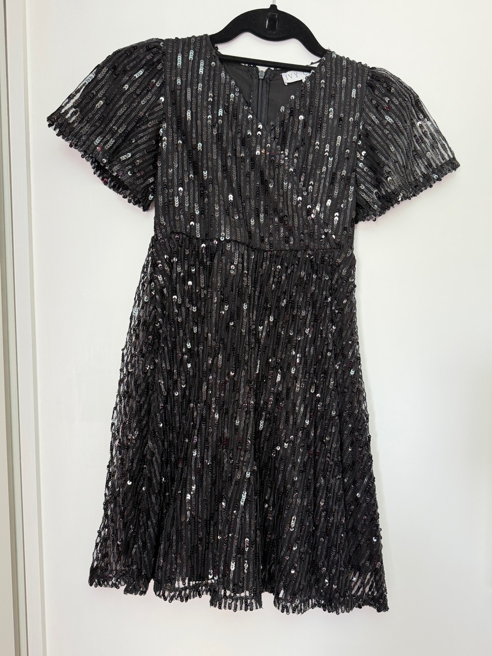 Girl’s Ivy City Co Goldie Black Sequin Dress. Size 6/7T.